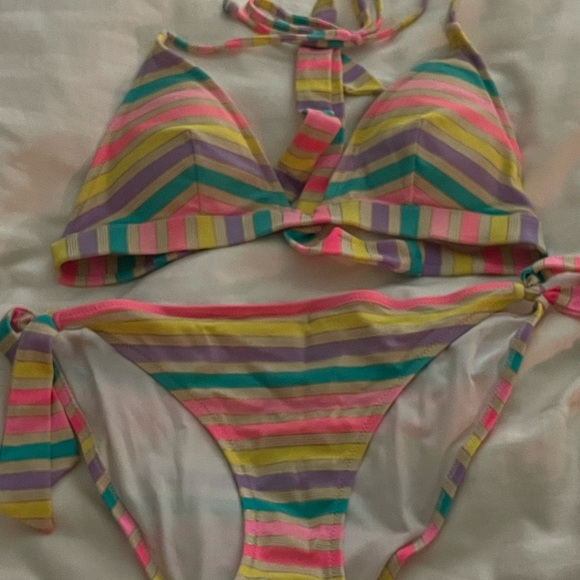 NWT Victoria’s Secret medium top and small bottom bikini - Picture 12 of 13